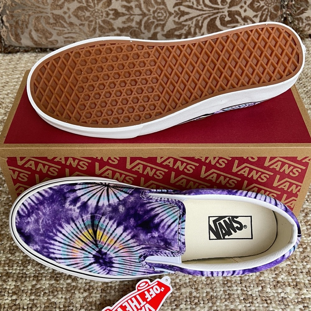 Vans WMNS Classic Slip-On (New Age) Purple Tie Dye
VN0A5A086G6
Sneakers - Picture 7 of 16